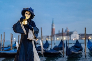 Performer: Dagmar Hahn
Photographer: @stuckyhm 
For more visit: www.veneziacollective.net
.
.
More photos of Dagmar Hahn follow the link (https://www.veneziacollective.net/2019/01/21/dagmar-hahn/).
.
.
.
#veneziacollective #carnivalofvenice #carnevaledivenezia #venicecityofficial #veniceunica #venice_carnival_official #visitveneto #veneziaunica